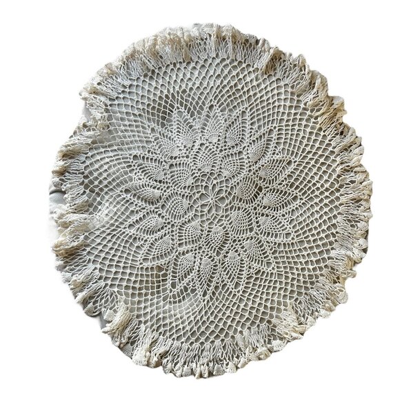 Hand Crocheted Doily Centerpiece 23" Diameter Ruffled Edge White Cotton Wedding - Picture 5 of 10